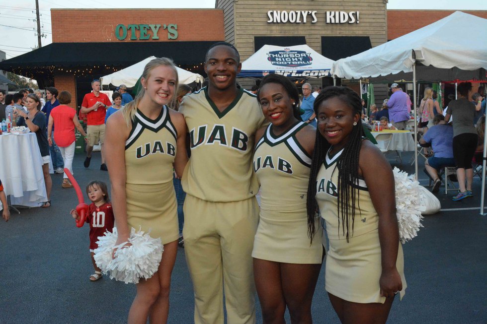 UAB cheerleaders