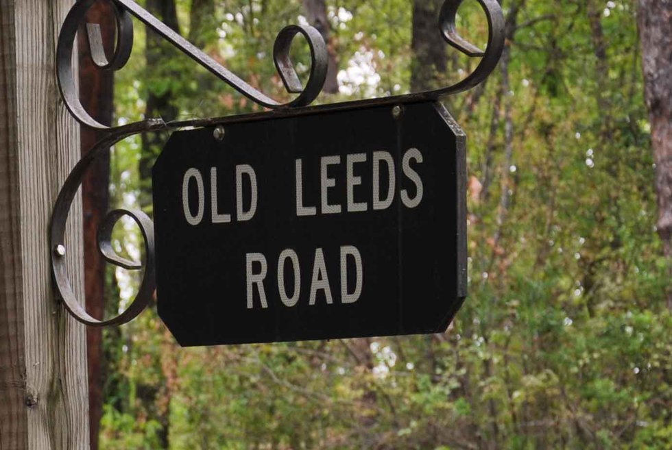 1013 Old Leeds Road Sign