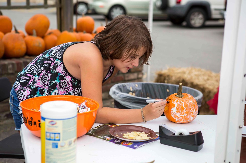 Oak Street Pumpkin Contest